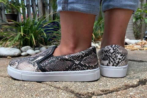 TRAVELER-4 TAUPE SNAKE